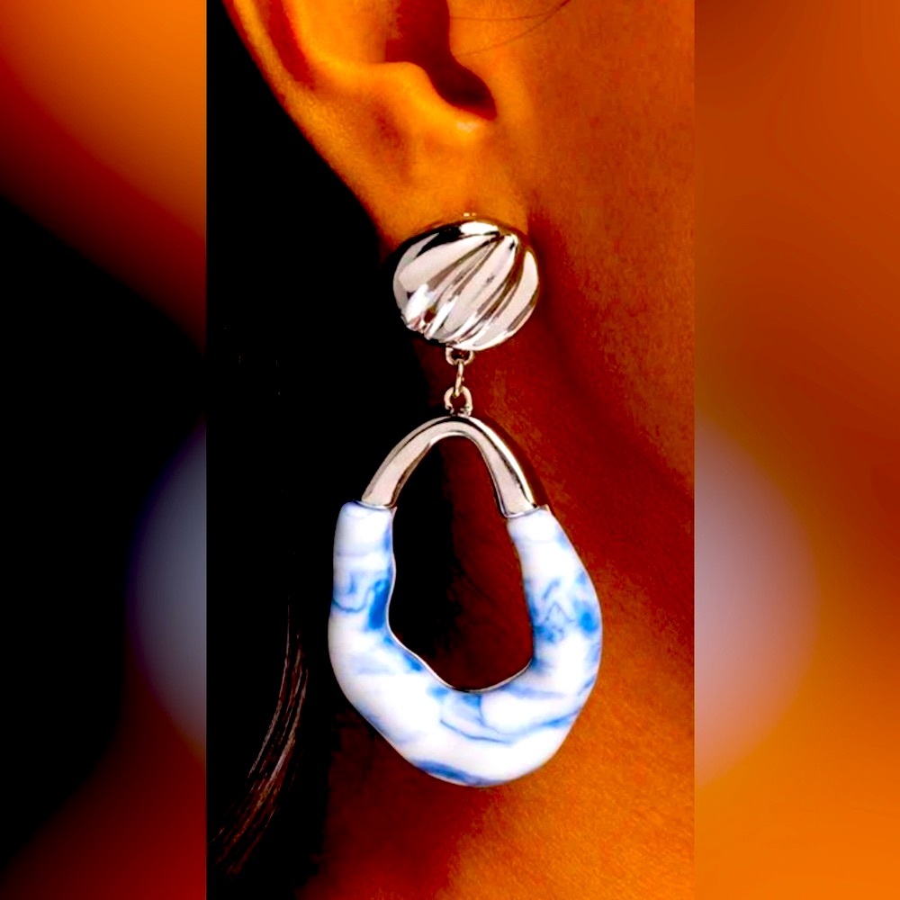 💙🩵 “HIGH-SHEEN SWIRLS” BLUE SWIRLY ACRYLIC TEARDROP SILVER FRAME POST EARRINGS❗️
